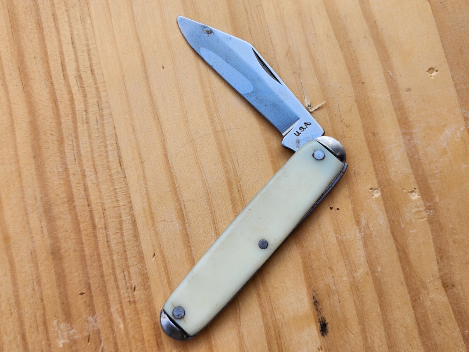 Vintage USA Made White handle Pocket Knife Single Unsharpened Blade 3-3/8