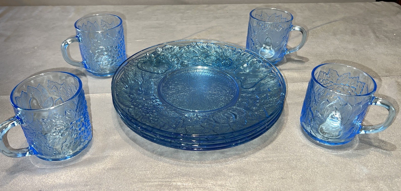 Vintage Kig Indonesia Ice Blue Set Of 4 Dinner Plates &4 Cups Fruit Motif Unused