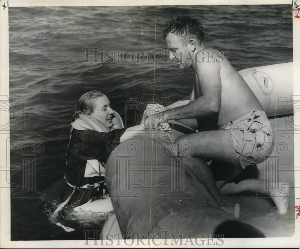 1954 Press Photo Stephen Hamilton of Coast Guard helps stewardess Betty Hammack