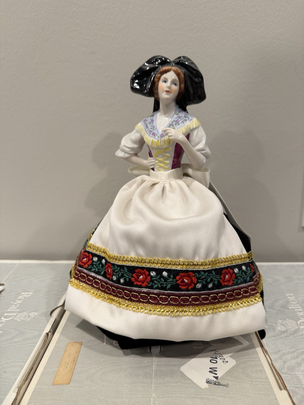 Goebel Limited Edition Madame De Pont Figurine With Box