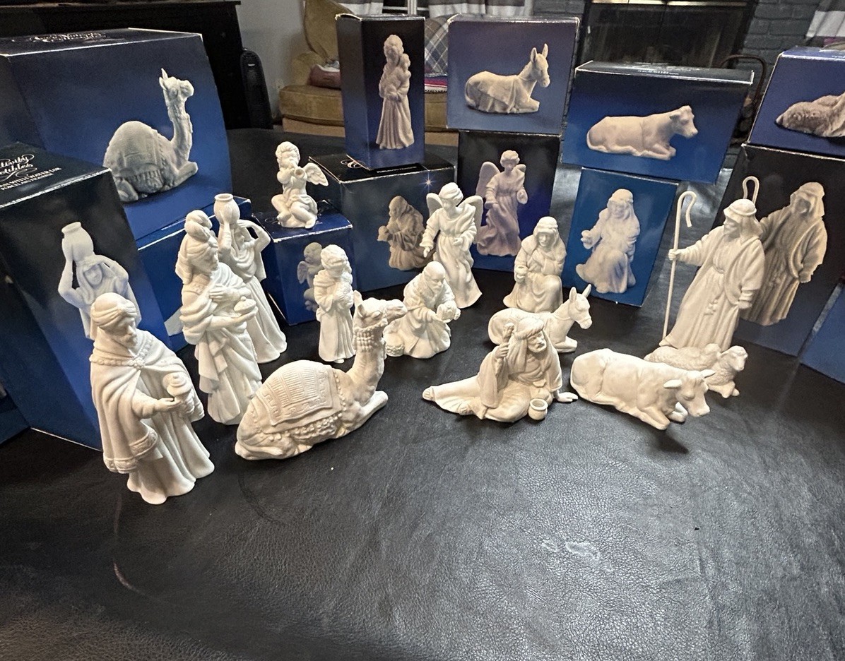 Vtg AVON NATIVITY COLLECTICABLES SET - 14 Piece Figurines And Boxes 1982-1990 Vtg AVON NATIVITY COLLECTICABLES SET - 14 Piece Figurines And Boxes 1982-1990