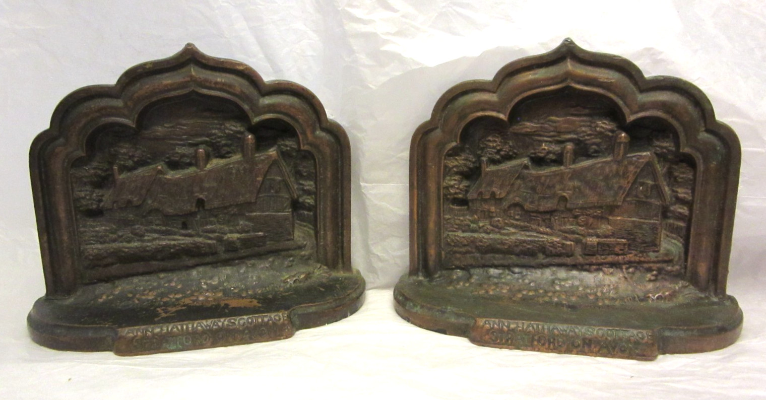 JB 2 Vtg ANN HATHAWAYS SHAKESPEARE COTTAGE STRATFORD AVON BRONZE IRON BOOKENDS
