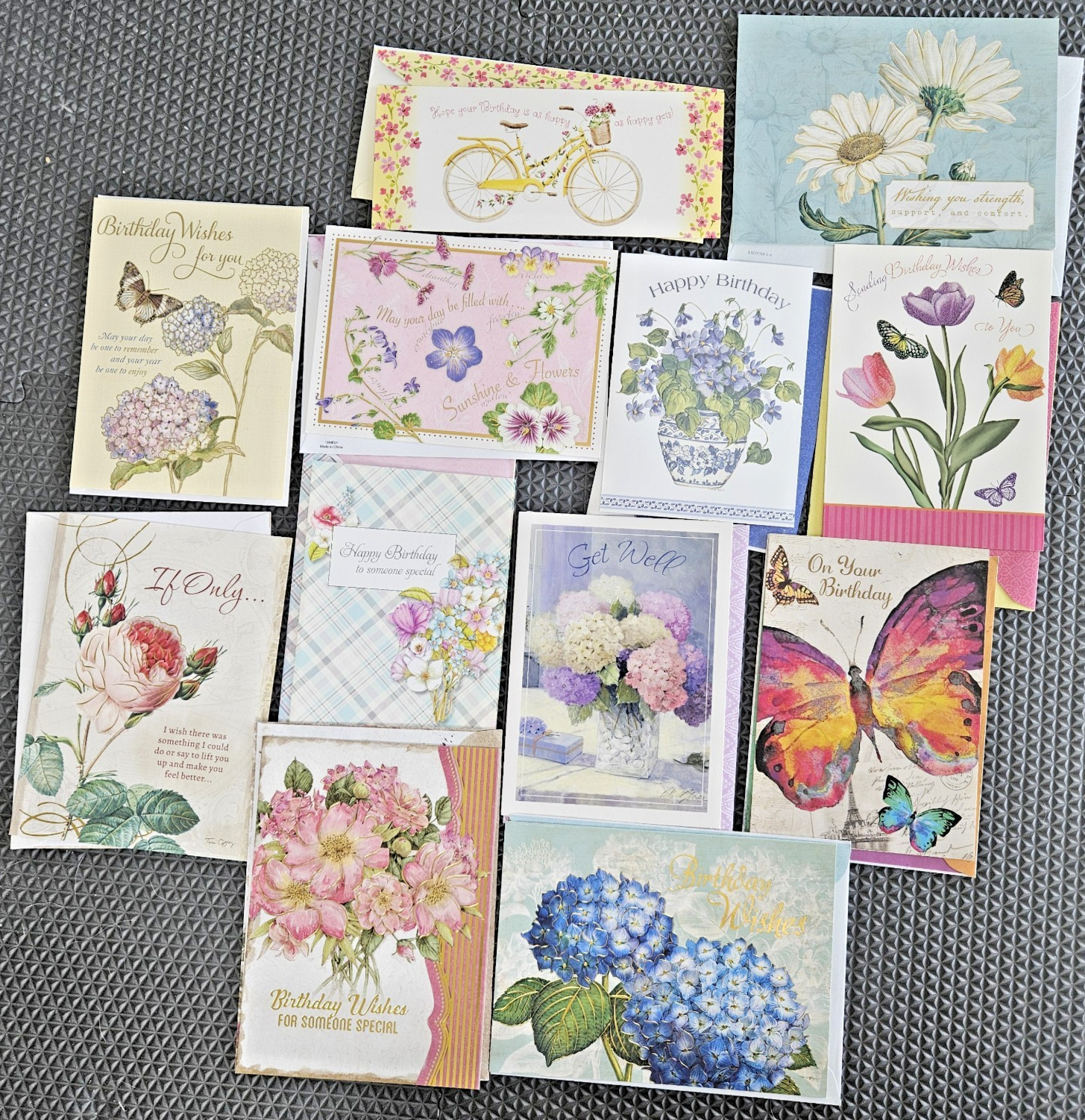 Mixed Lot of Feminine Floral Greeting Cards Mixed Lot of Feminine Floral Greeting Cards