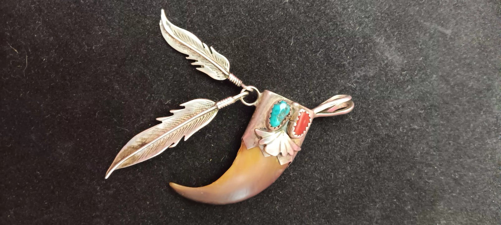 VINTAGE native american 100% real claw penant