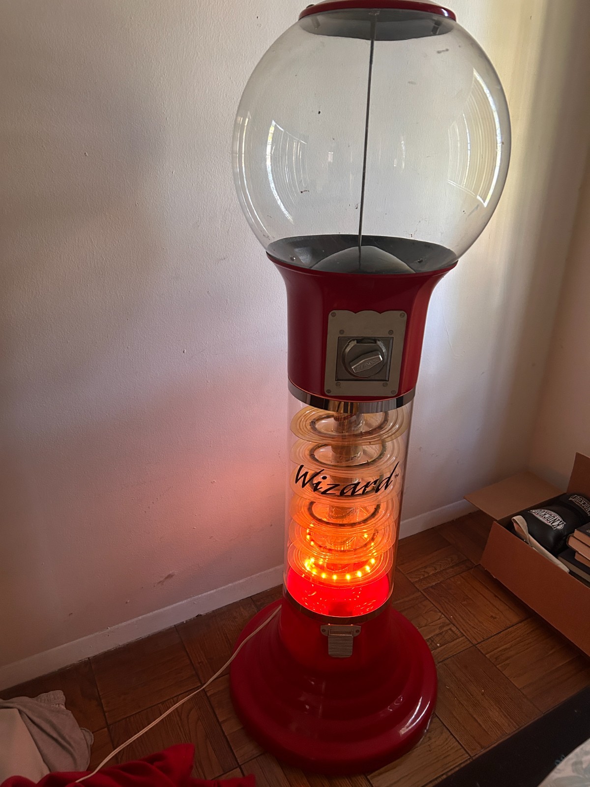 58 inch Beaver Wizard Spiral Gumball Machine With partial Lights Vintage