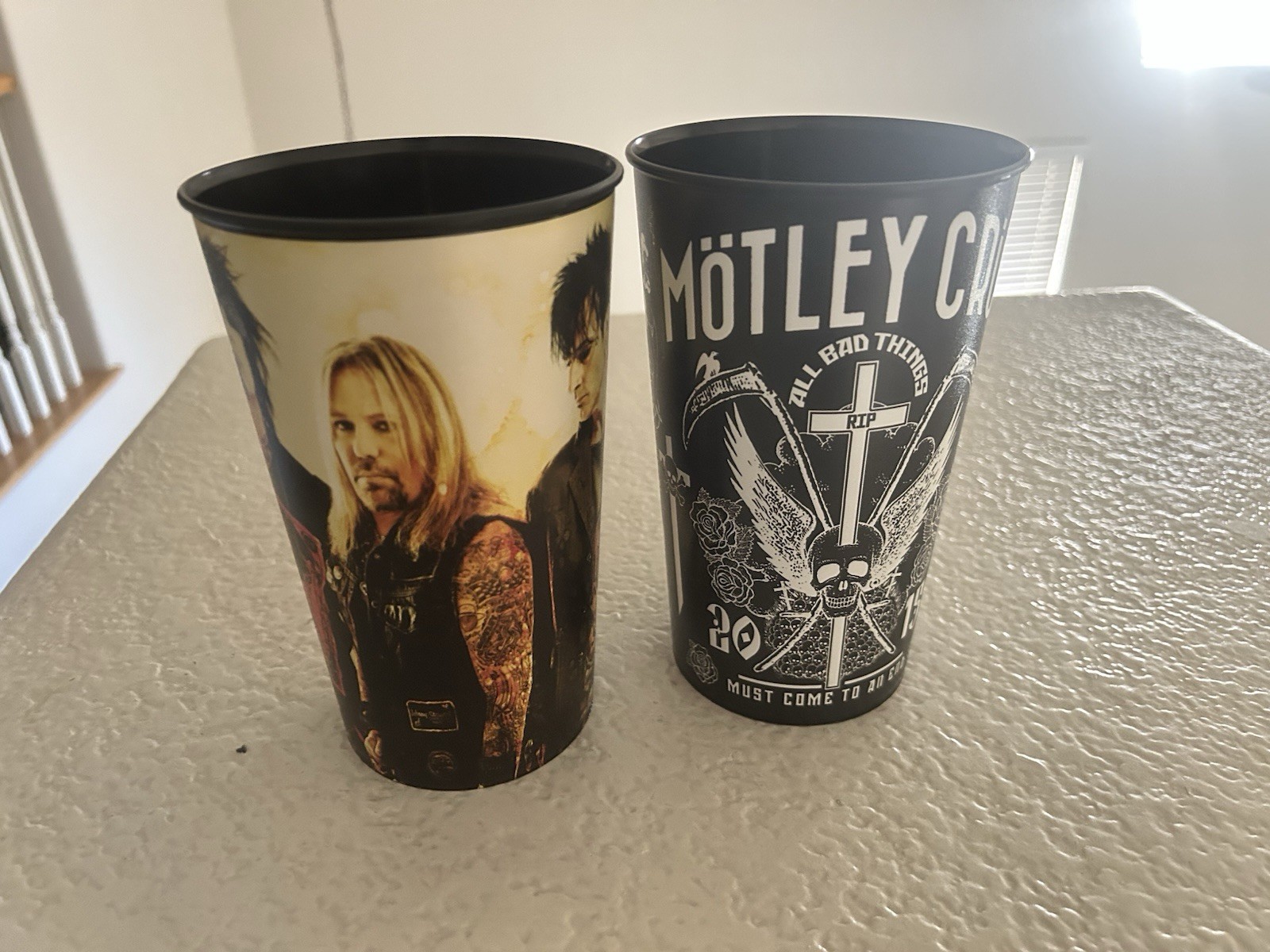 Motley Cruie set of 2 32oz Beer rare collectible cups