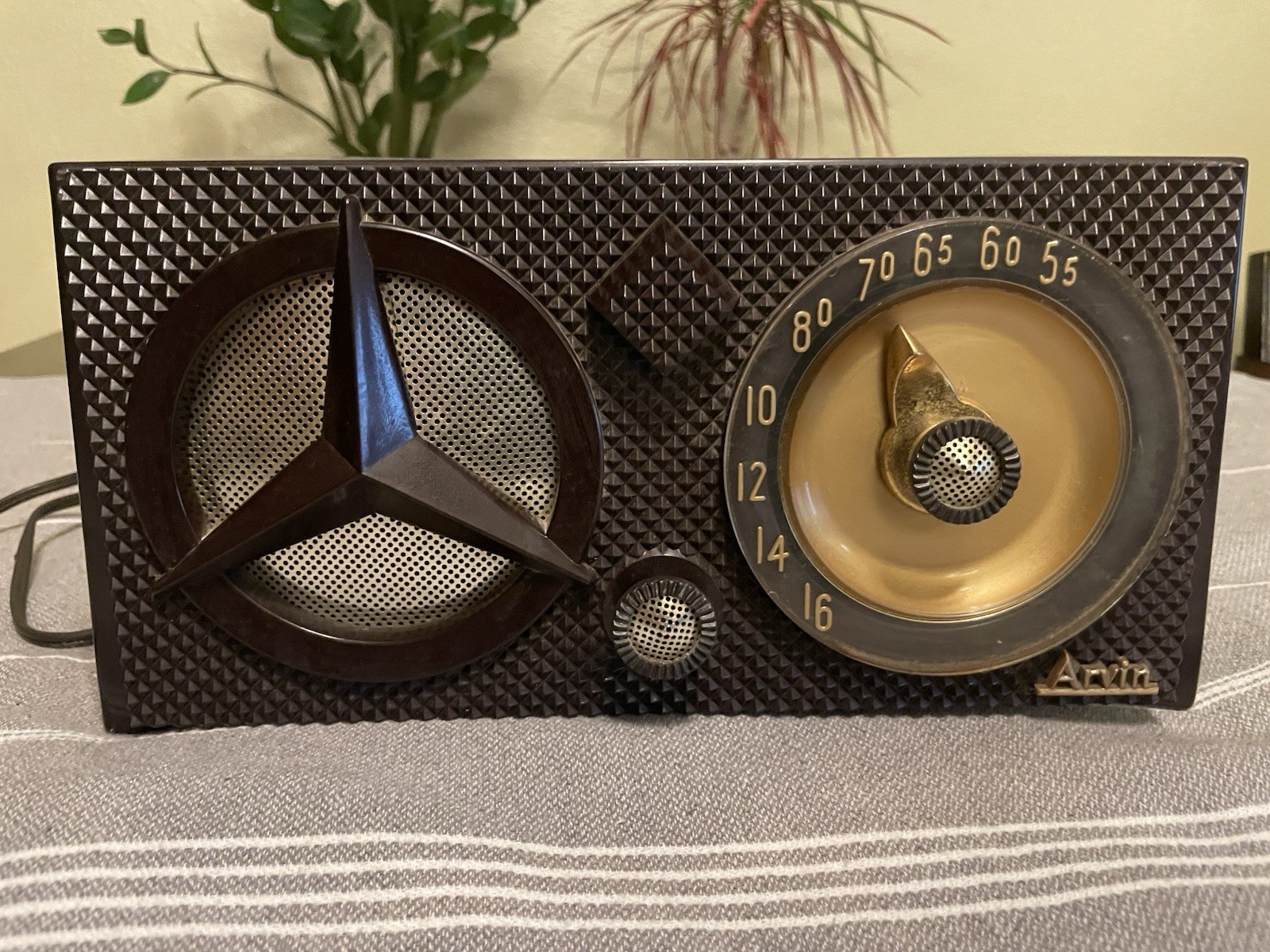 1955 Arvin Cosmopolitan Tri-Star Vacuum Tube AM Radio Model 855T Bakelite 