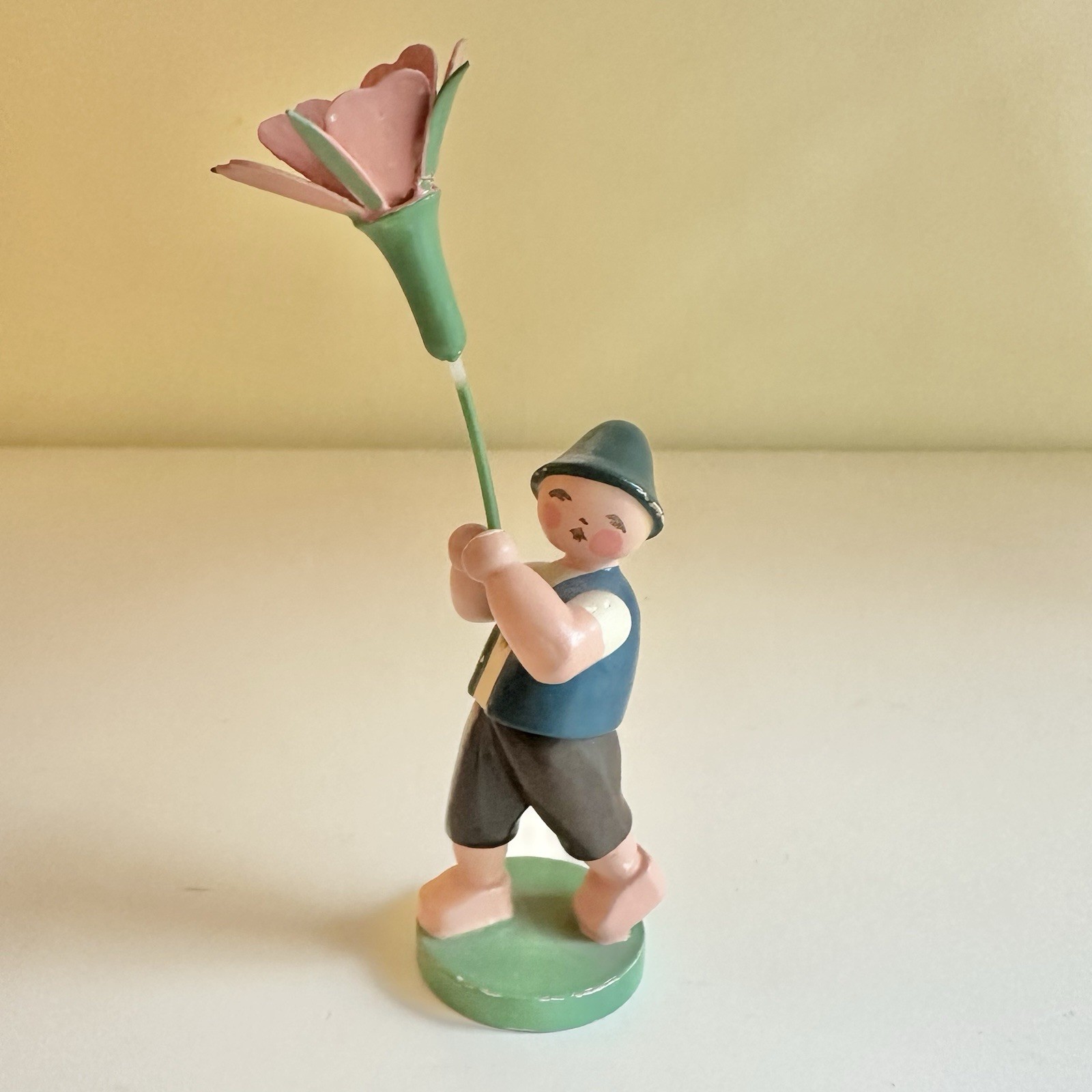 VTG Expertic East German Blumenkinder Boy Figurine Pink Flower Erzgebirge GDR