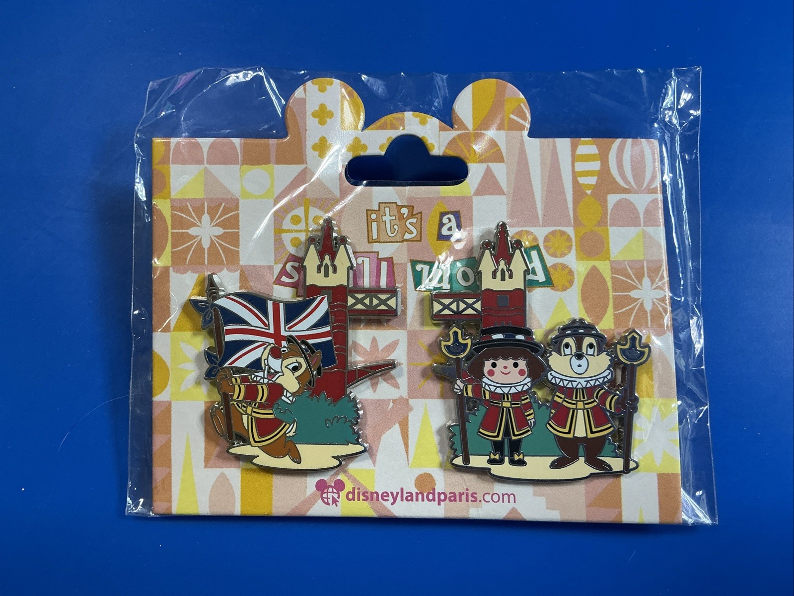 Disney Pin DLP It’s A Small World Chip & Dale As Beefeater Guards London Tower Disney Pin DLP It’s A Small World Chip & Dale As Beefeater Guards London Tower