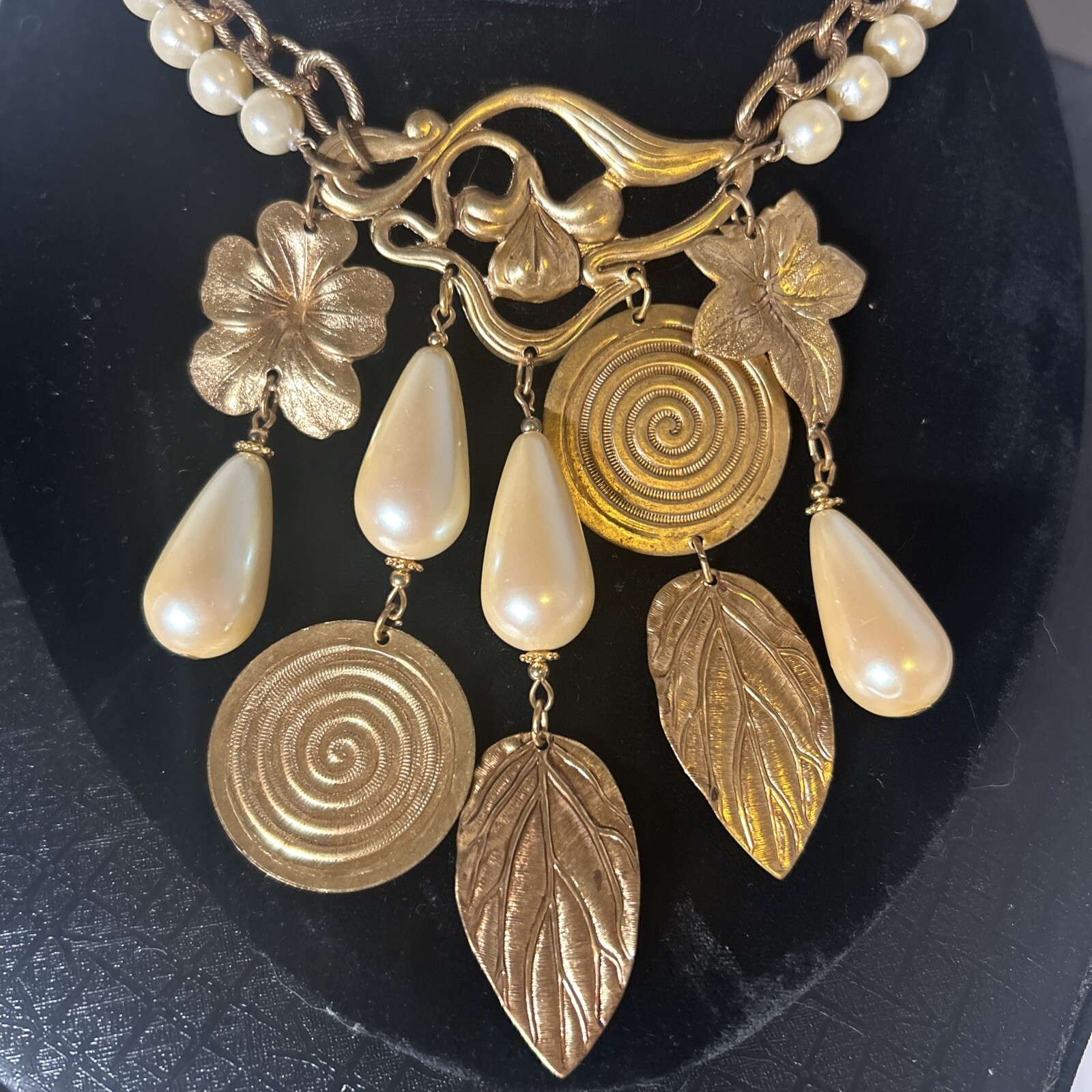 Vtg pearl Gold Tone Double Strand With Chain Dangles Flowers Charm Necklace