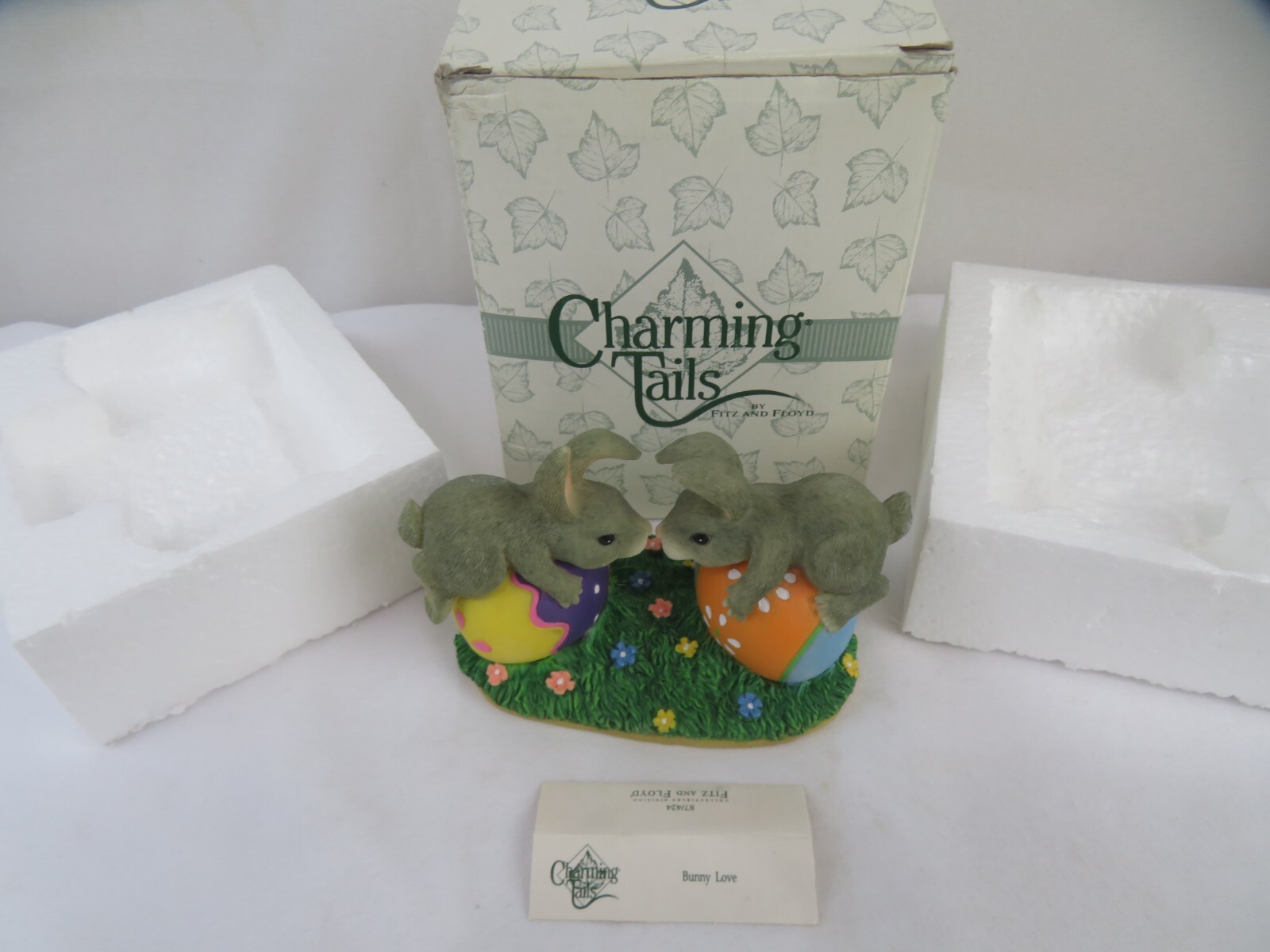 Charming Tails figurine Bunny Love Item 87/424 Collectible Bunny Figurine Animal