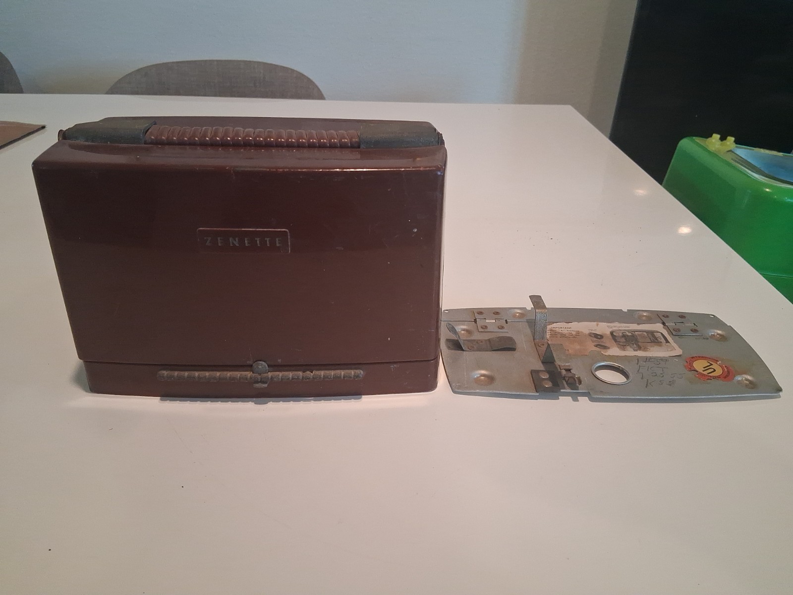 Vintage Zenith Zenette Portable Tube Radio - Chassis 4G41 - Untested / Parts