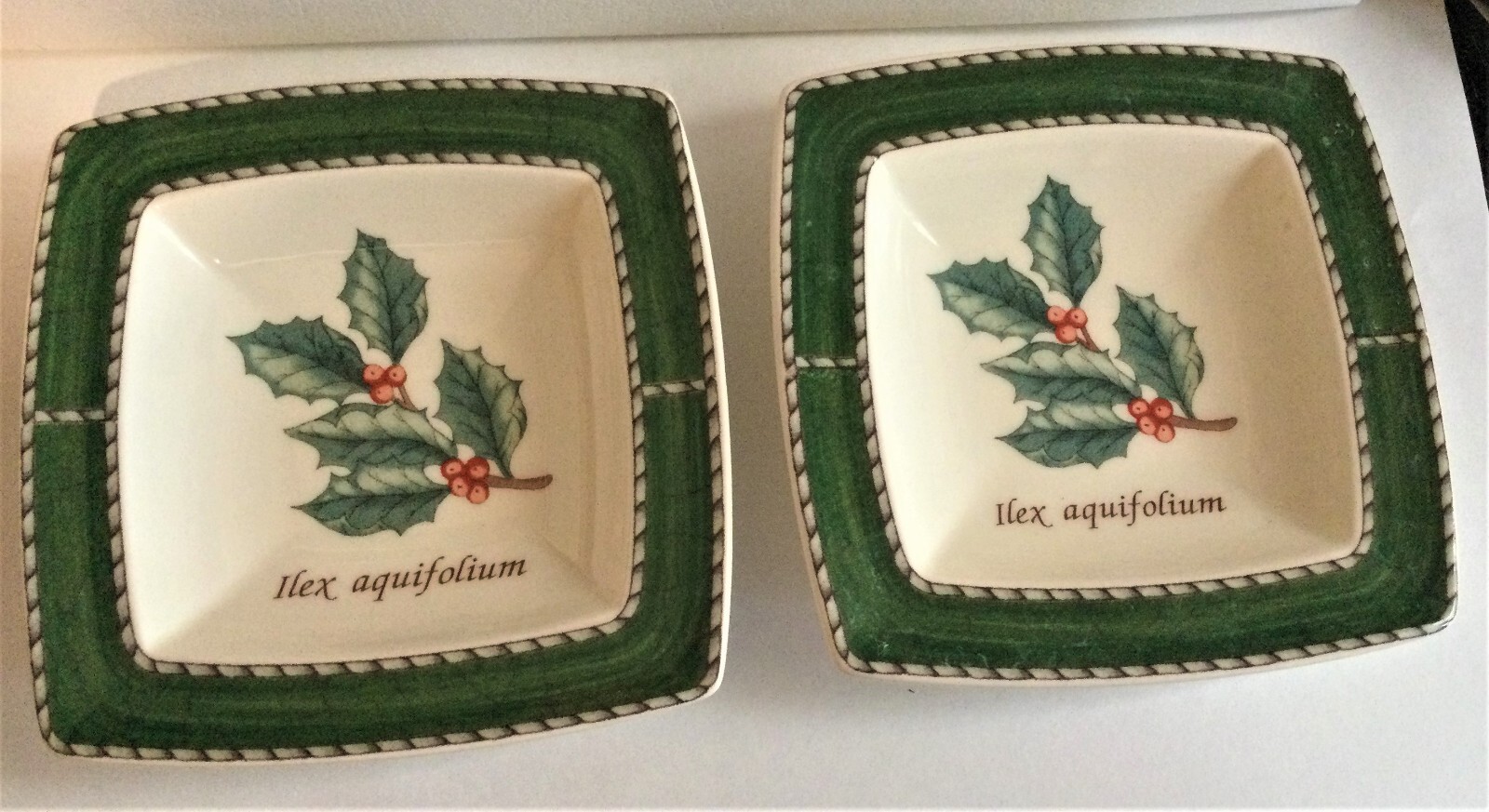 TWO WEDGEWOOD HOLLY CANDY DISHES / SMALL BOWLS RARE EXCELLENT ENGLAND