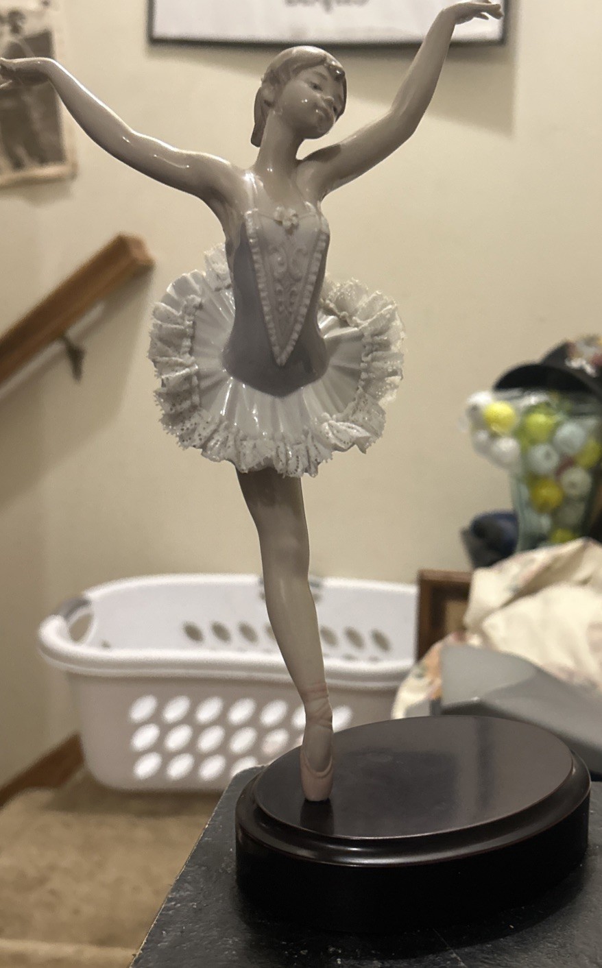 LLADRO SPAIN Porcelain Ballerina Figurine Figurine Lace Tutu 1993 Vintage. LLADRO SPAIN Porcelain Ballerina Figurine Figurine Lace Tutu 1993 Vintage.
