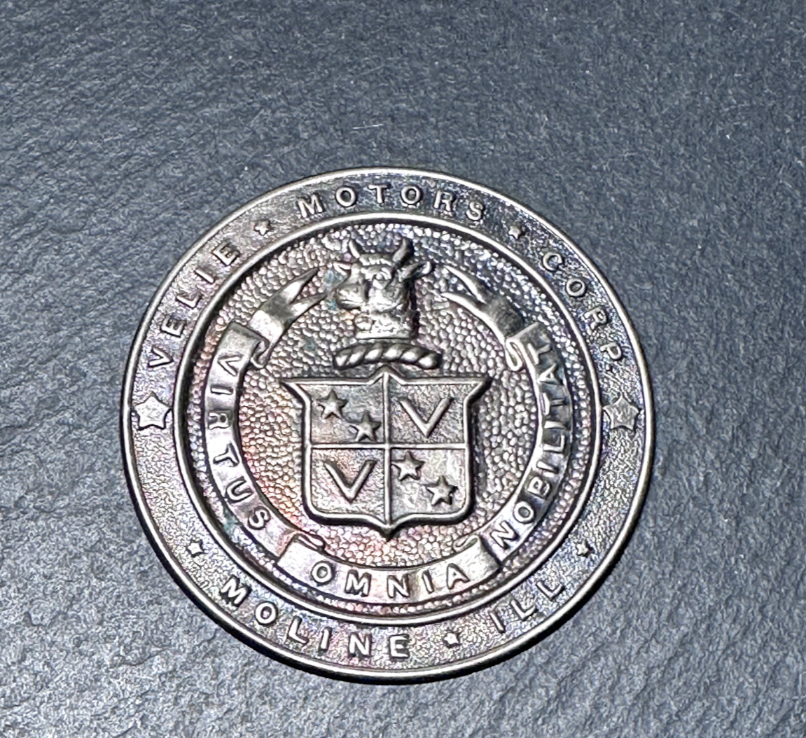 1928-1929 VELIE MOTORS CORP MOLINE ILL HUB EMBLEM D733