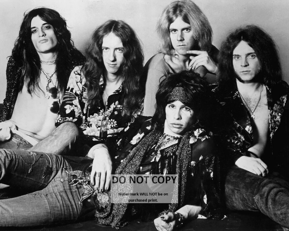 AEROSMITH LEGENDARY ROCK BAND - 8X10 PUBLICITY PHOTO (OP-535)