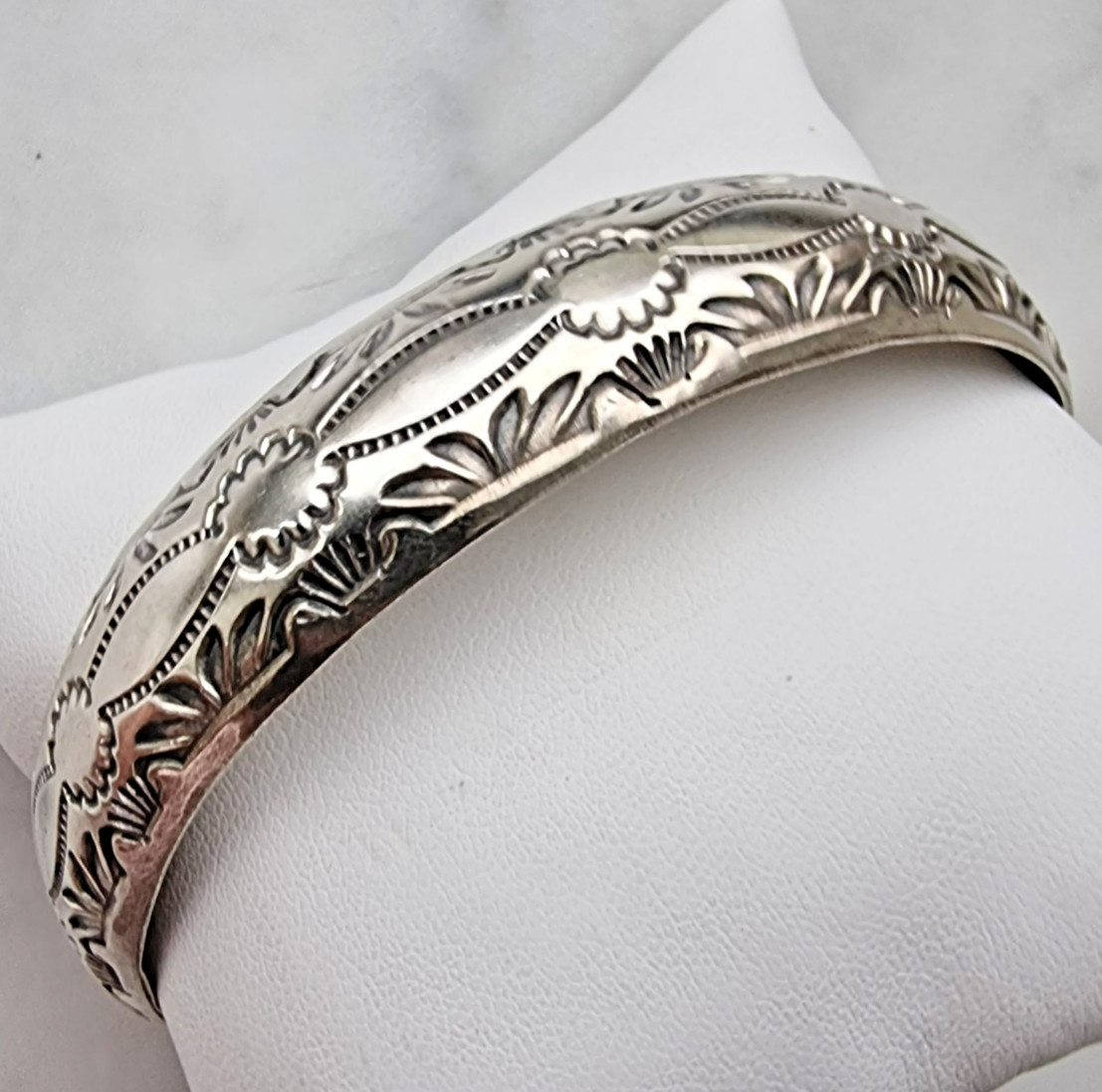 Albert Bighand Navajo Vintage 925 Sterling Silver Bangle Bracelet 8 \