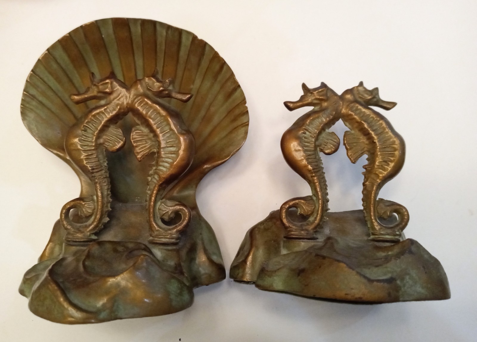 1932 MCCLELLAND & BARCLAY Sea Horse/ Clam Shell Bronze ? Bookends 1 damaged 1932 MCCLELLAND & BARCLAY Sea Horse/ Clam Shell Bronze ? Bookends 1 damaged