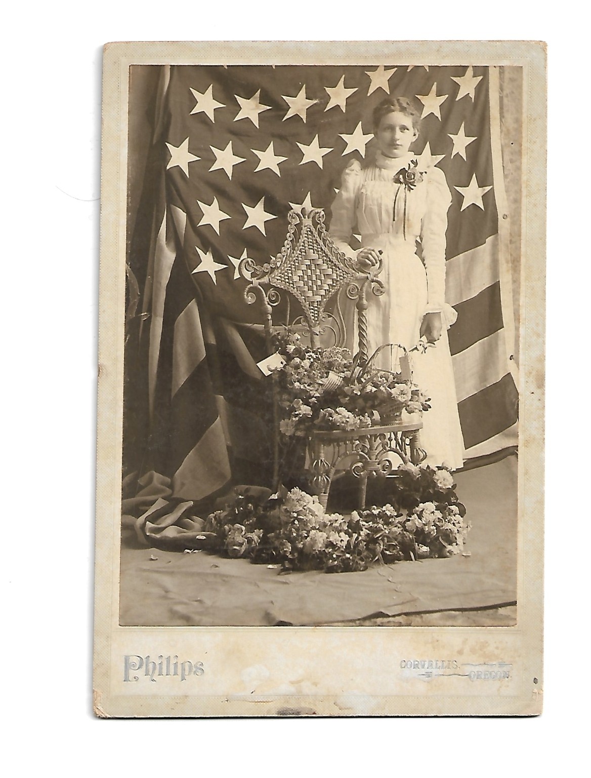 1880s WESTERN Cabinet Card of Young Woman from OREGON With FLAG