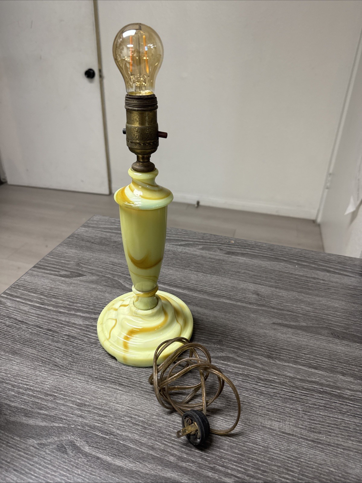 Vintage Houze Glass URANIUM SLAG GLASS TABLE LAMP Super Glow With Maker Sticker