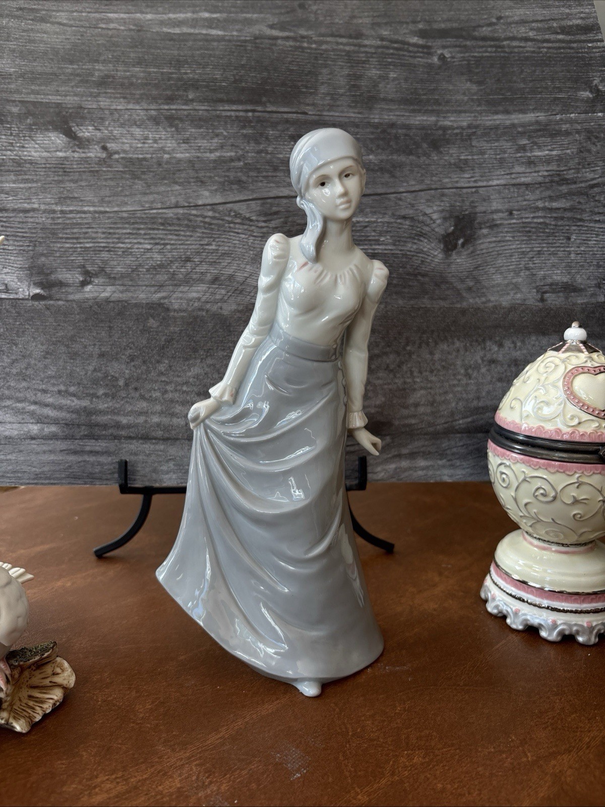 1984 Arnart Conte KPM Woman Figurine 10-1/2\