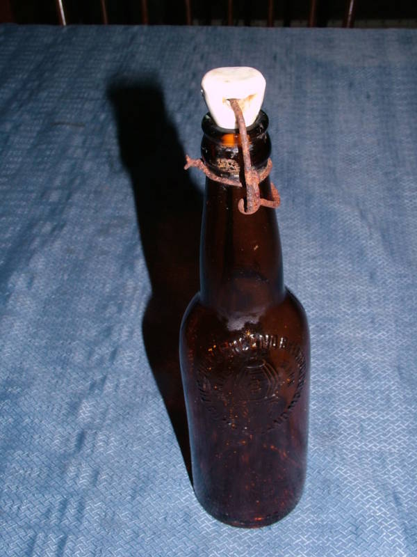VINTAGE CUMBERLAND MD BREWING CO PORCELIN BEER BOTTLE