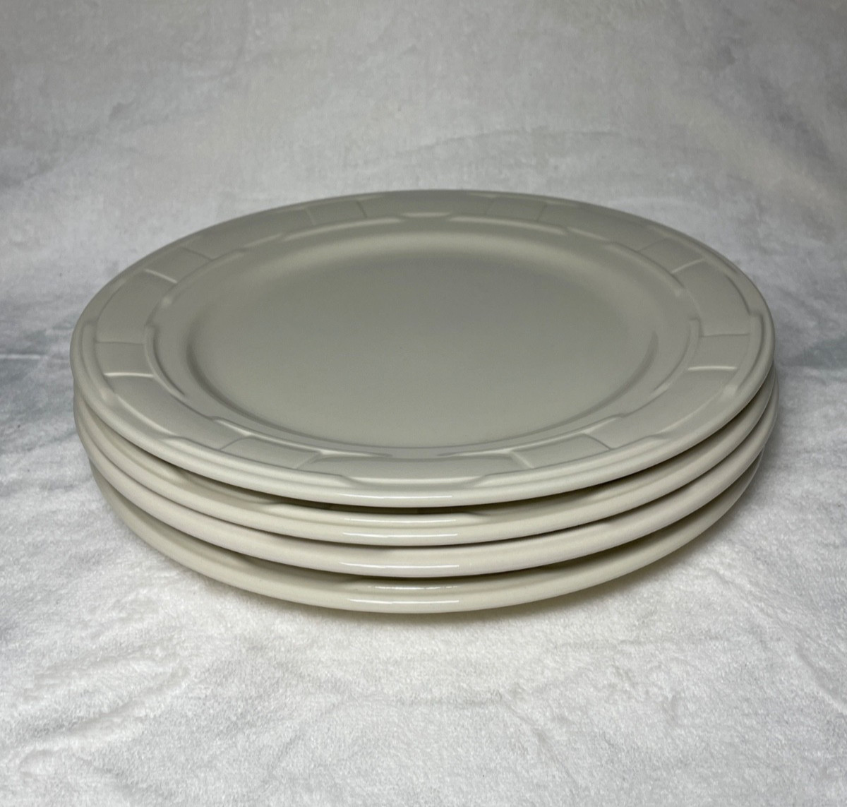 Longaberger Woven Traditions Ivory Pottery Dinner Plates 10\