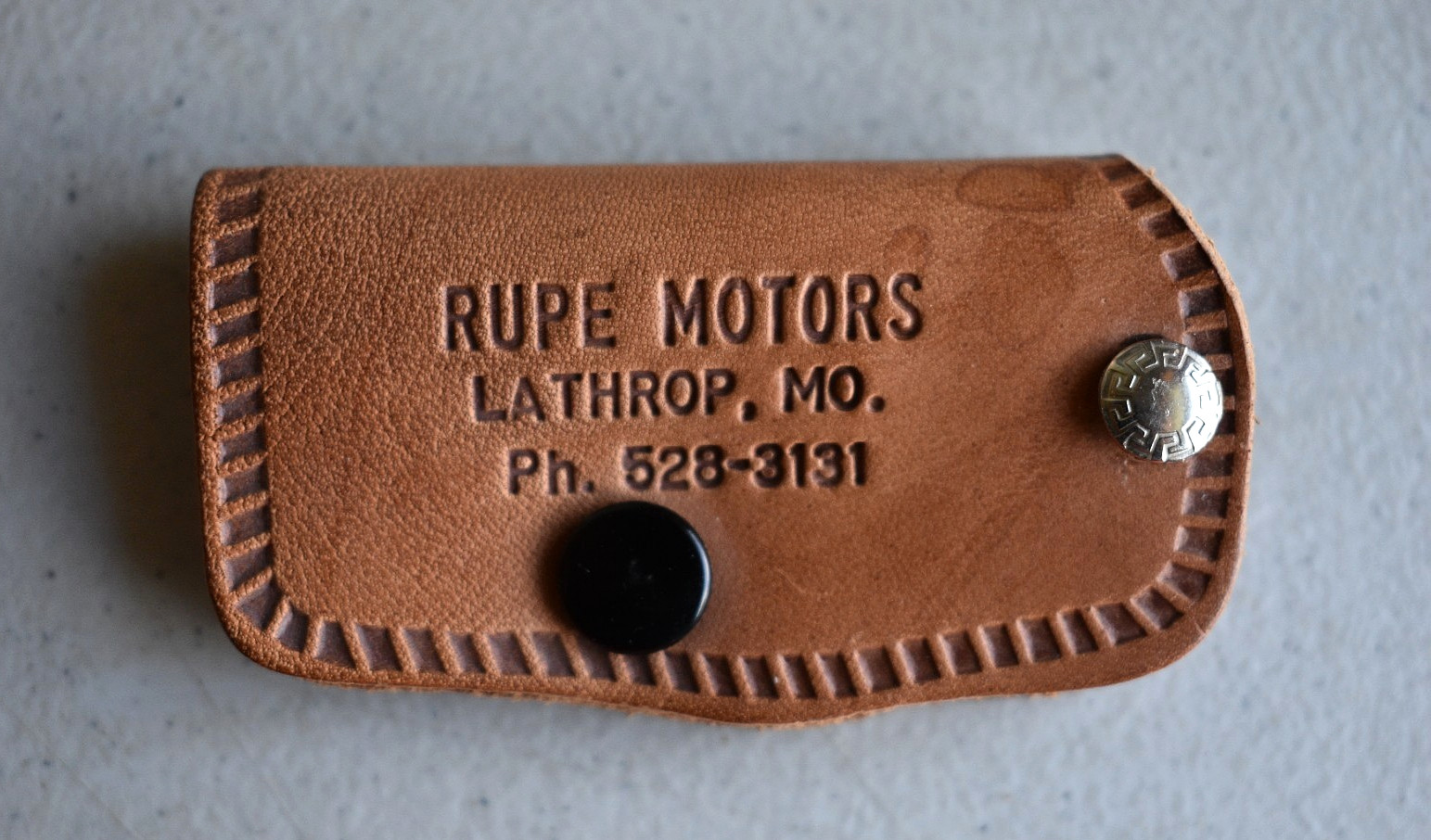 Rupe Motors Lathrop Missouri Vintage Leather Advertising Keychain Key Holder