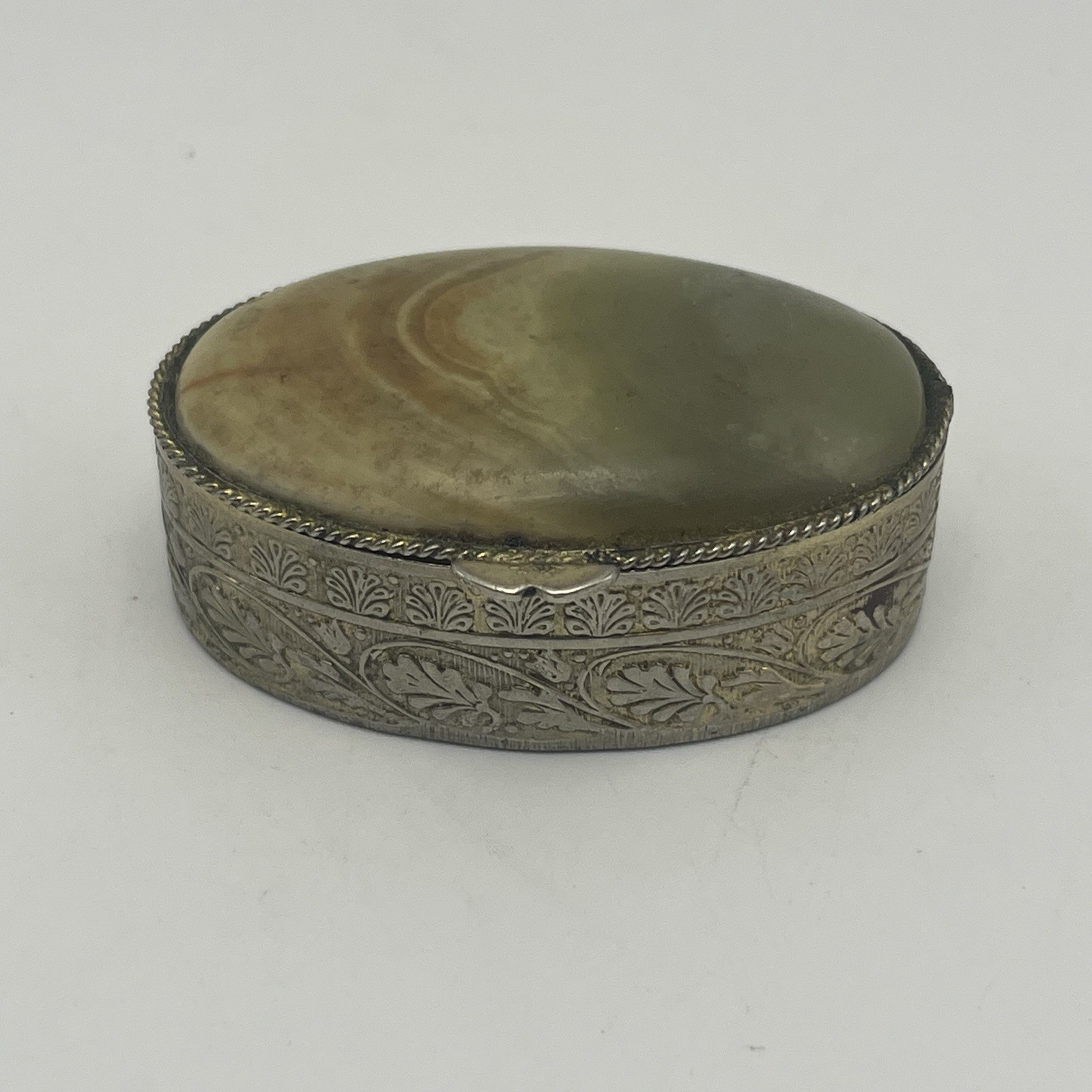 Antique Victorian Carved Green Banded Agate Snuff Pill Box Filigree Repousse