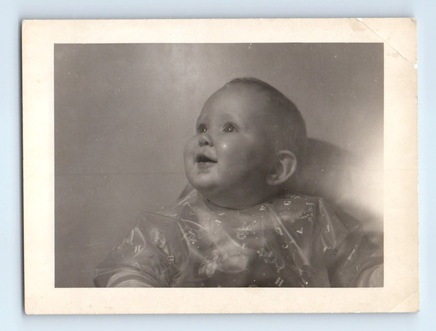 Old Vintage Photo CLOSE UP CANDID PORTRAIT OF ADORABLE BABY FOUND SNAPSHOT