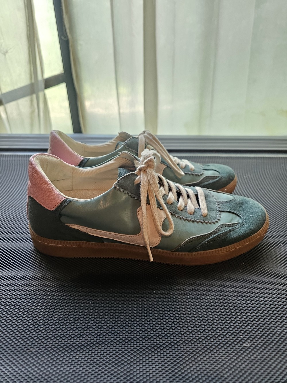 DOLCE VITA NOTICE Low-Top Sneakers in Teal, Pink 8.5