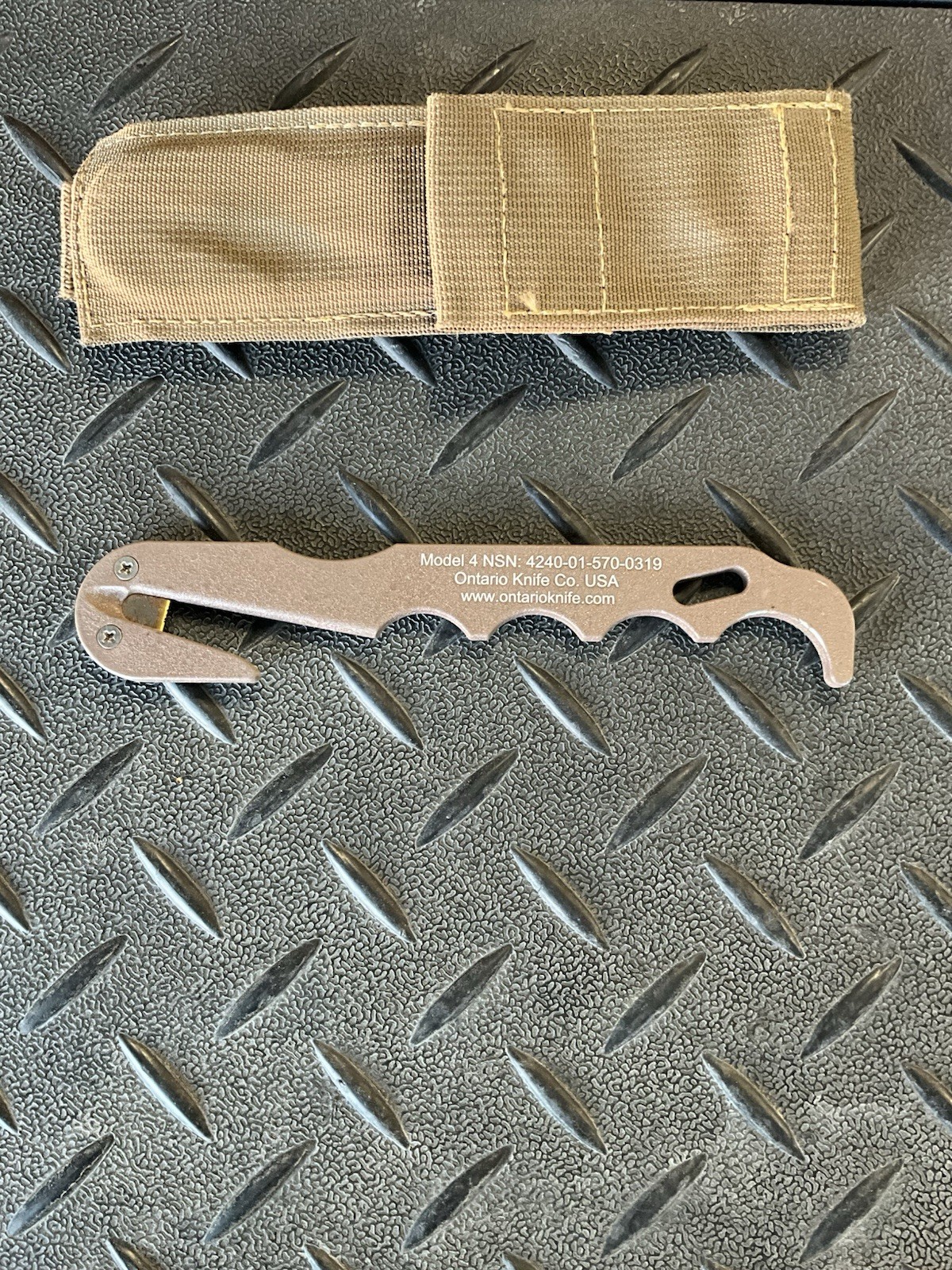 ONTARIO KNIFE MODEL 4 STRAP/RESCUE CUTTER WITH POUCH ONTARIO KNIFE MODEL 4 STRAP/RESCUE CUTTER WITH POUCH