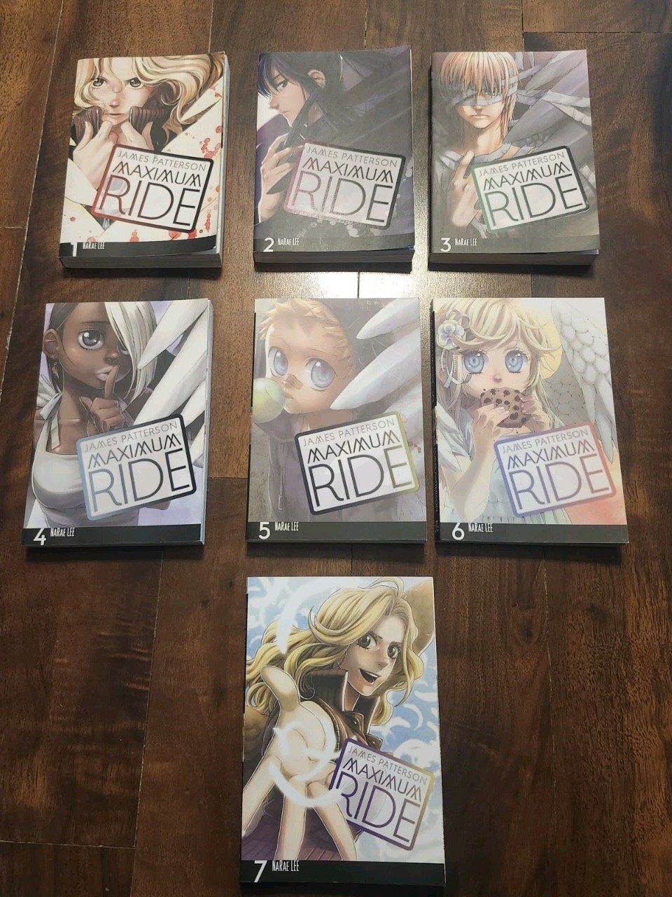 Maximum Ride Manga Volume 1-7, PERFECT CONDITION, English Maximum Ride Manga Volume 1-7, PERFECT CONDITION, English