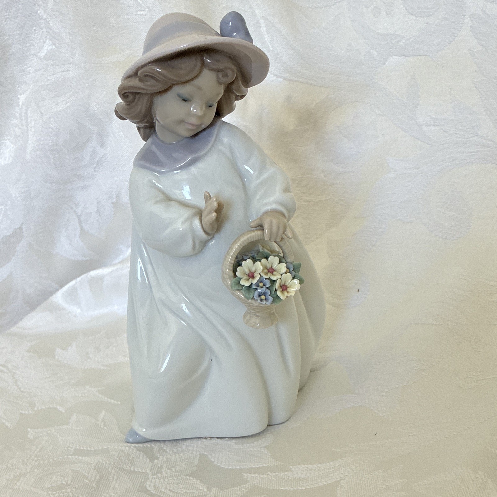 Retired Lladró Figurine #6685 