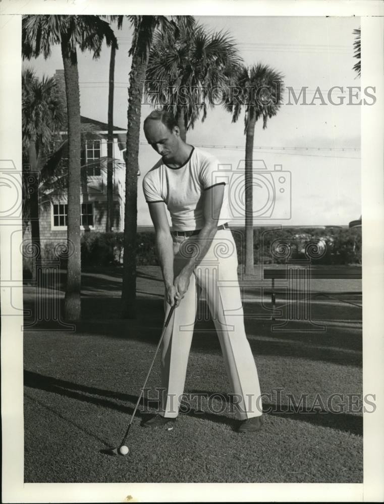 1938 Press Photo James Roosevelt Jr golfing at Palm Beach Florida - nes41542