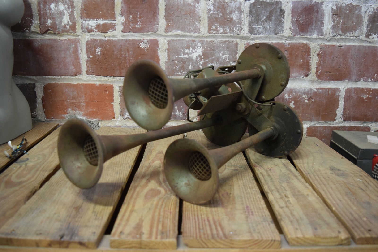 Antique E.A. Laboratories Inc. Triple Horn Car Automobile Brooklyn NY Antique E.A. Laboratories Inc. Triple Horn Car Automobile Brooklyn NY
