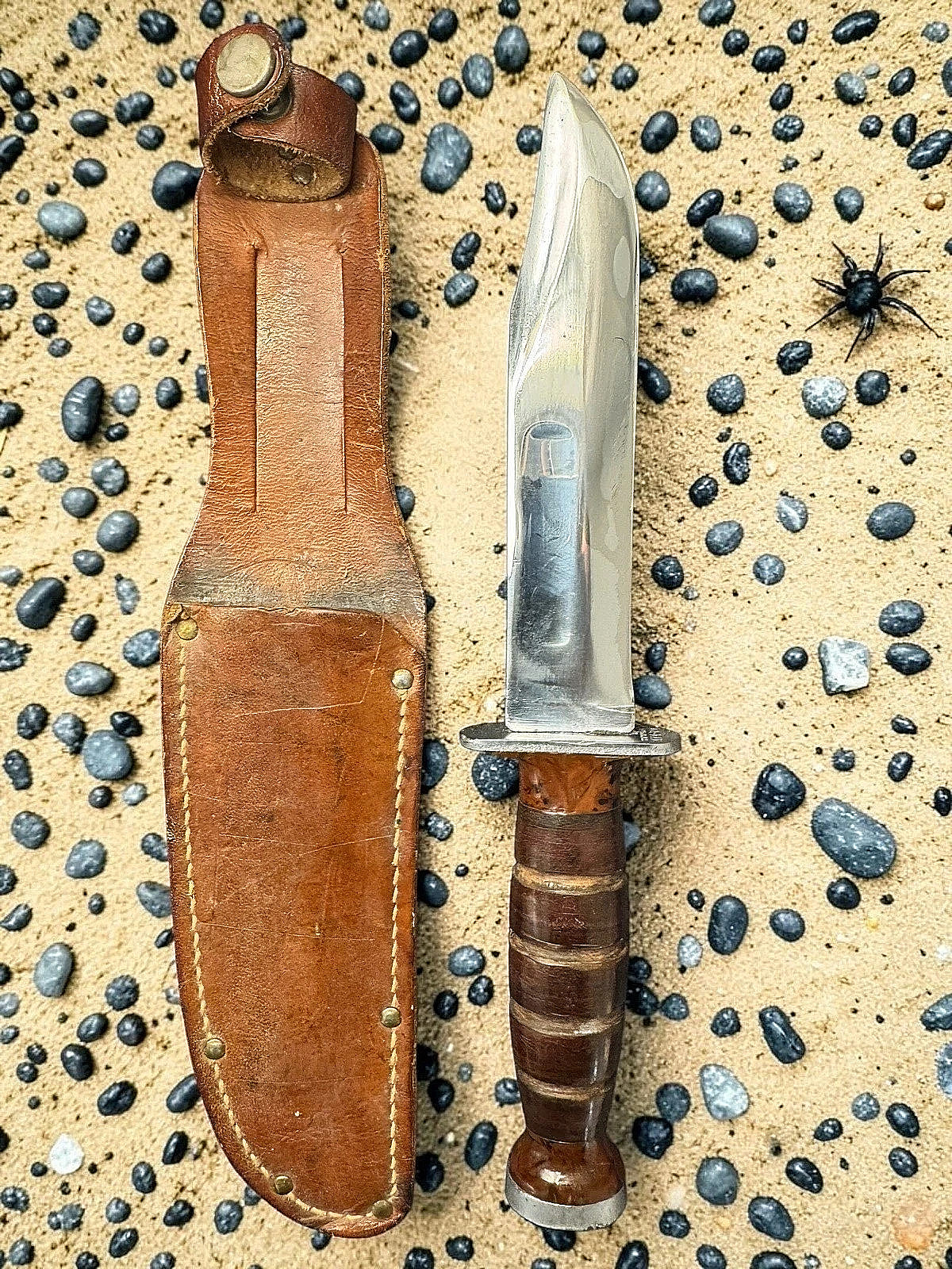 KA-BAR WW2 Commando Knife And Sheath original In New condition