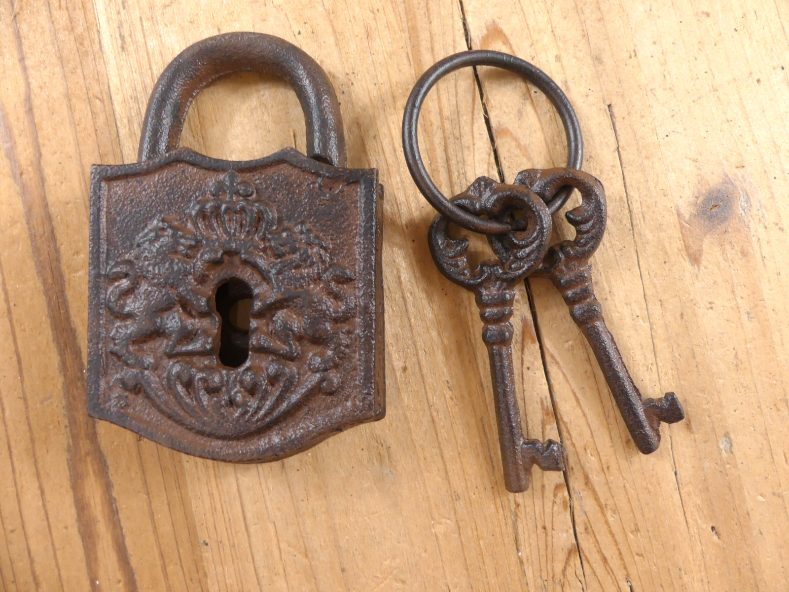 Cast Iron Lock And Key Set Large Antique Vintage Look Finish Prop Skeleton Key Cast Iron Lock And Key Set Large Antique Vintage Look Finish Prop Skeleton Key