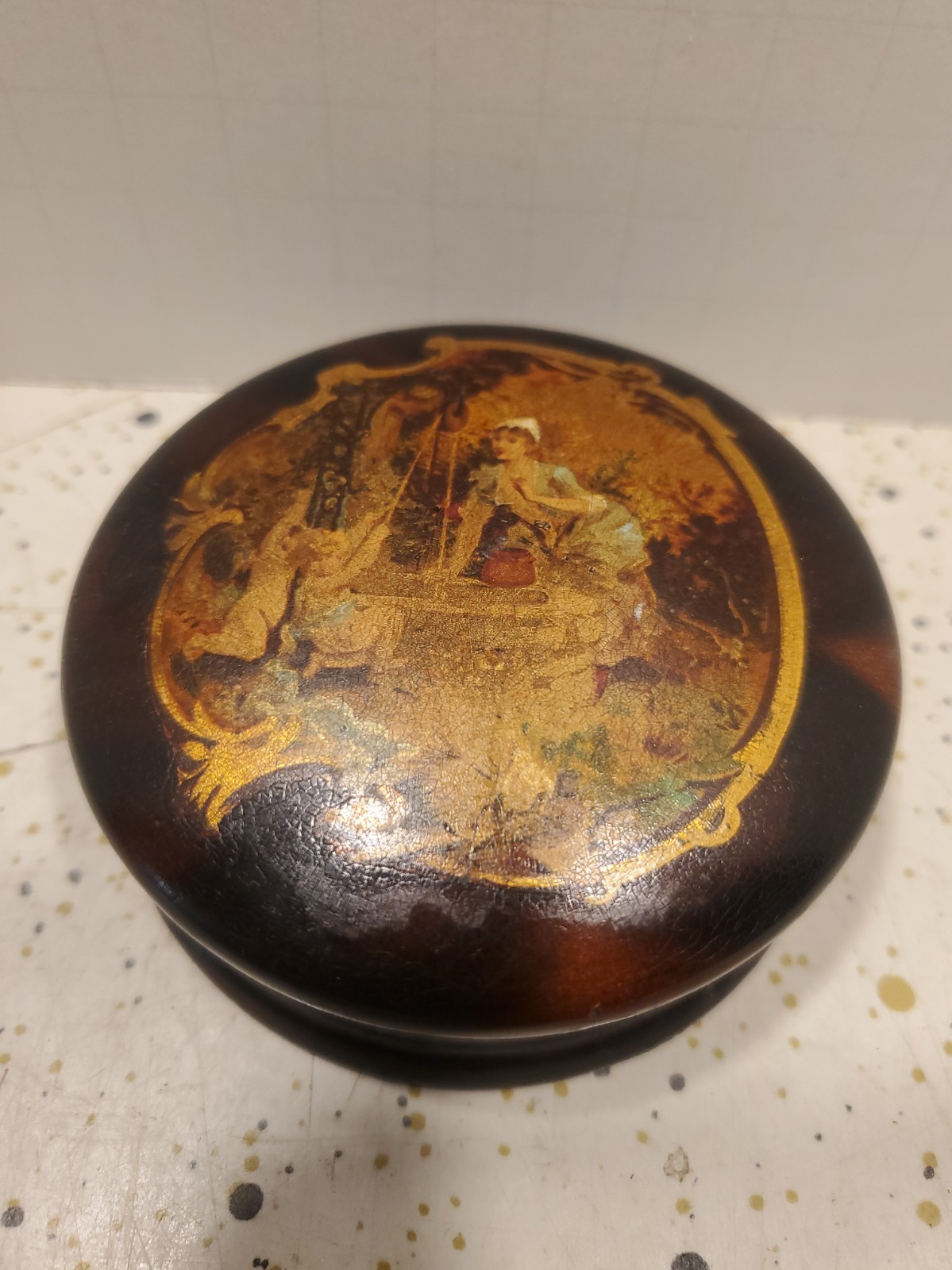 Antique 3-1/4 inch Woman at Water Well with Chreubs Round, Lidded Snuff Box