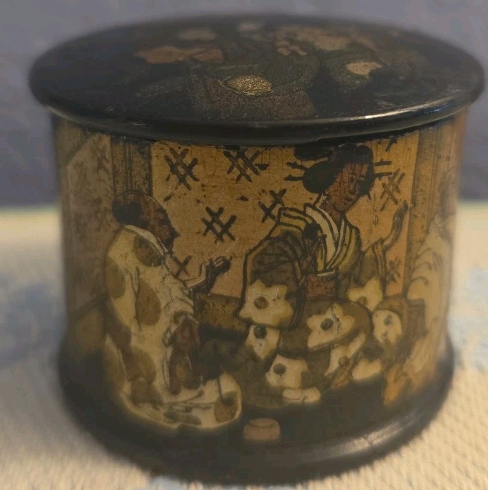 Antique Meiji-era Japanese Black LacquerGold Geisha Girl Vanity TrinketBox 1890 Antique Meiji-era Japanese Black LacquerGold Geisha Girl Vanity TrinketBox 1890