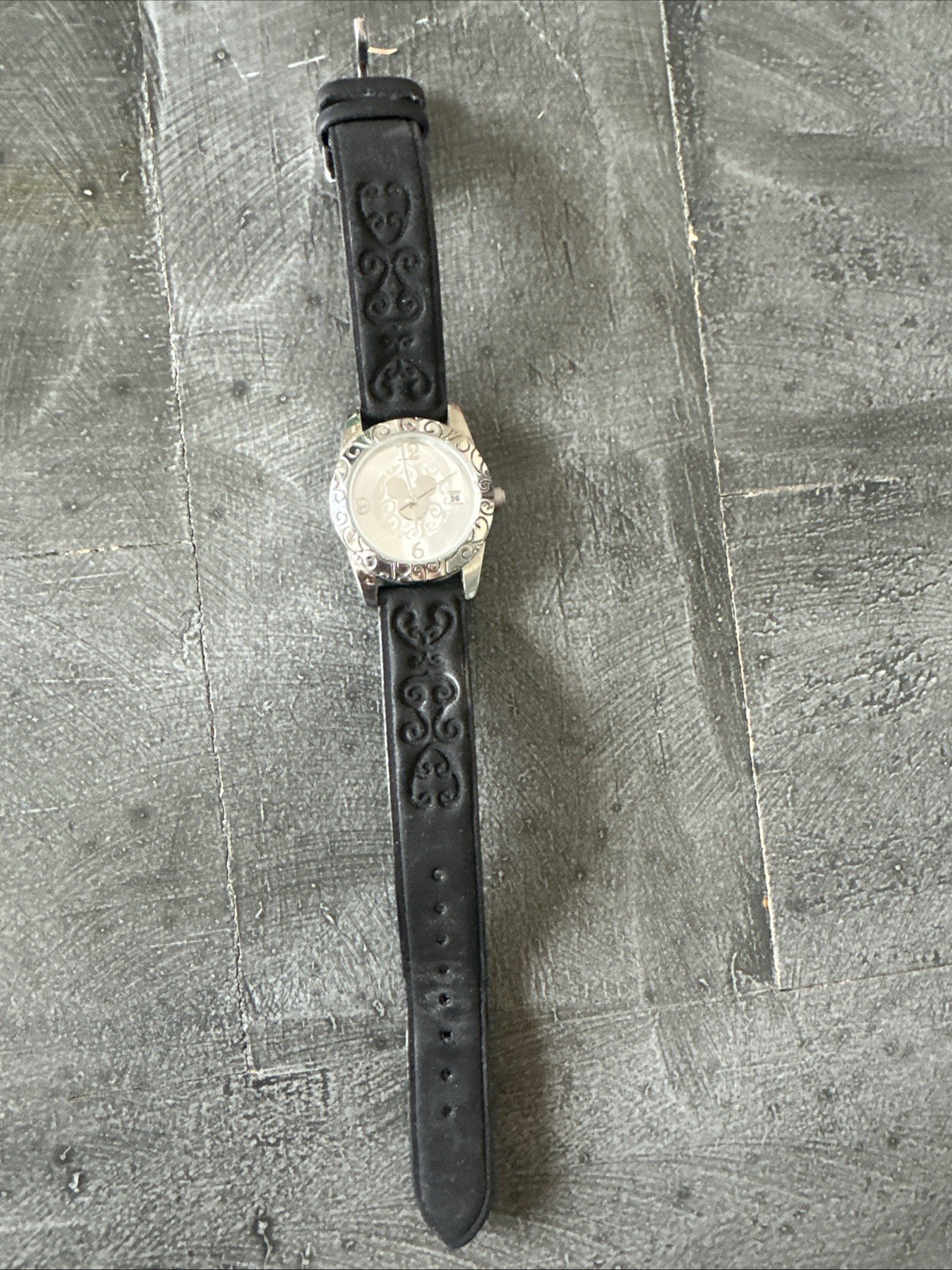 Vintage-style Disney Mickey Mouse Analog Quartz Watch MC 0427- Needs Battery Vintage-style Disney Mickey Mouse Analog Quartz Watch MC 0427- Needs Battery