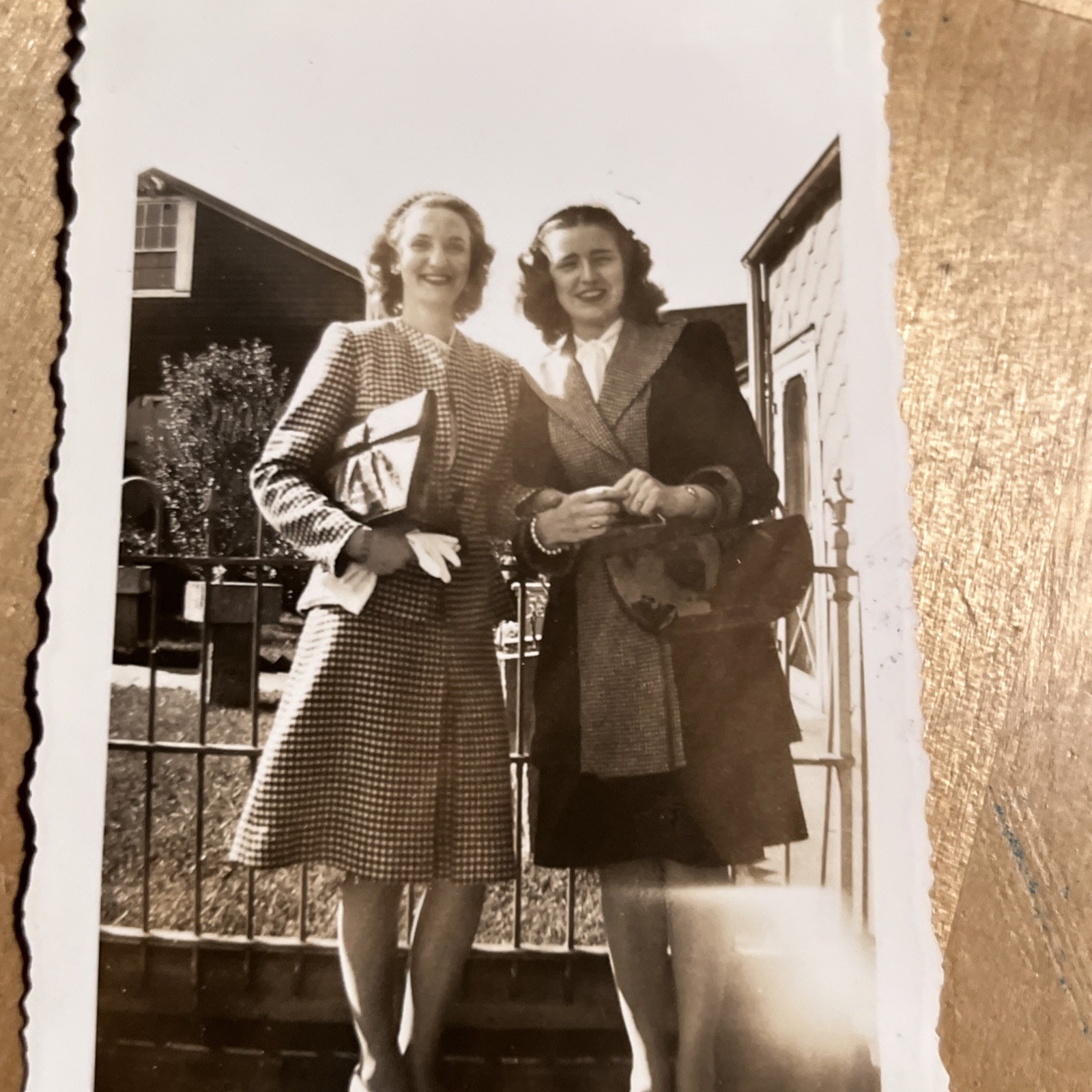 Vintage Snapsho Happy Pretty Affectionate Ladies Holding Hands Backyard --- U3