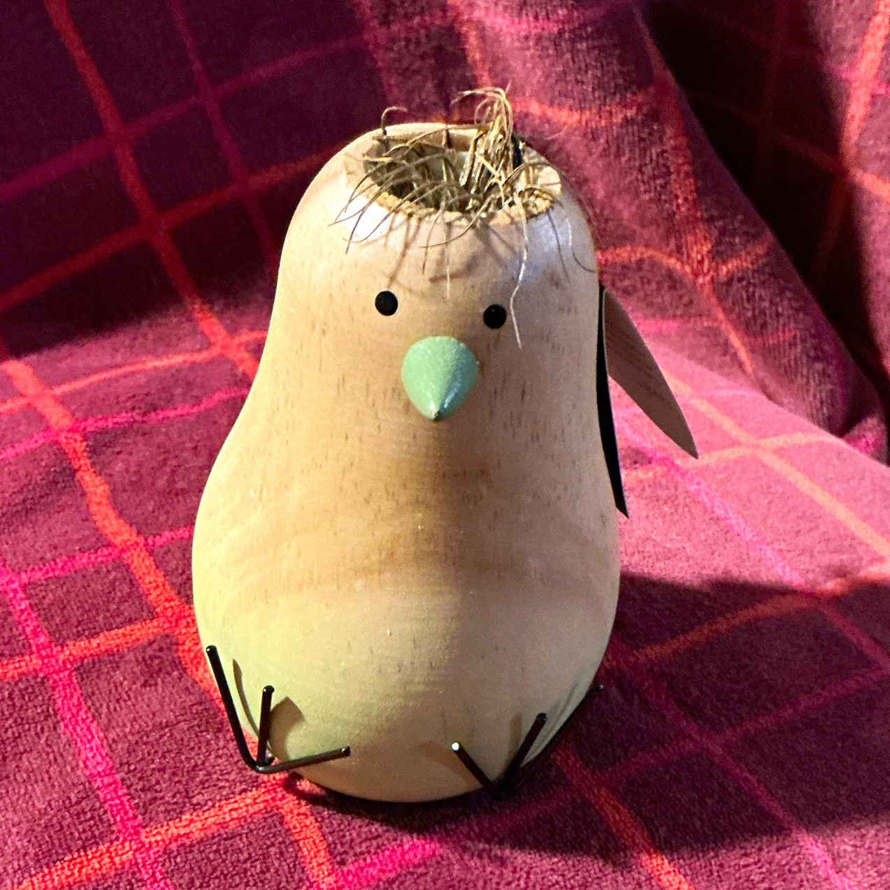 LIVETRENDS Wooden Bird Figurine Beige/Green/Black Matte Finish 3D Effect LIVETRENDS Wooden Bird Figurine Beige/Green/Black Matte Finish 3D Effect
