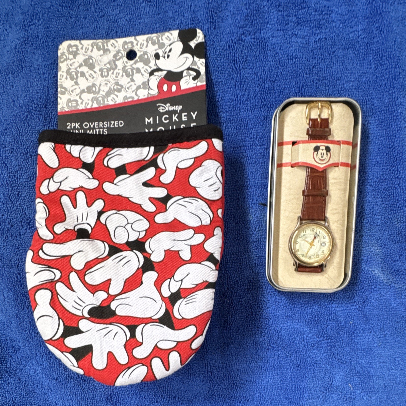 A vintage Mickey Mouse Disney character wristwatch Mickey Mouse , Mini Mitts. ￼