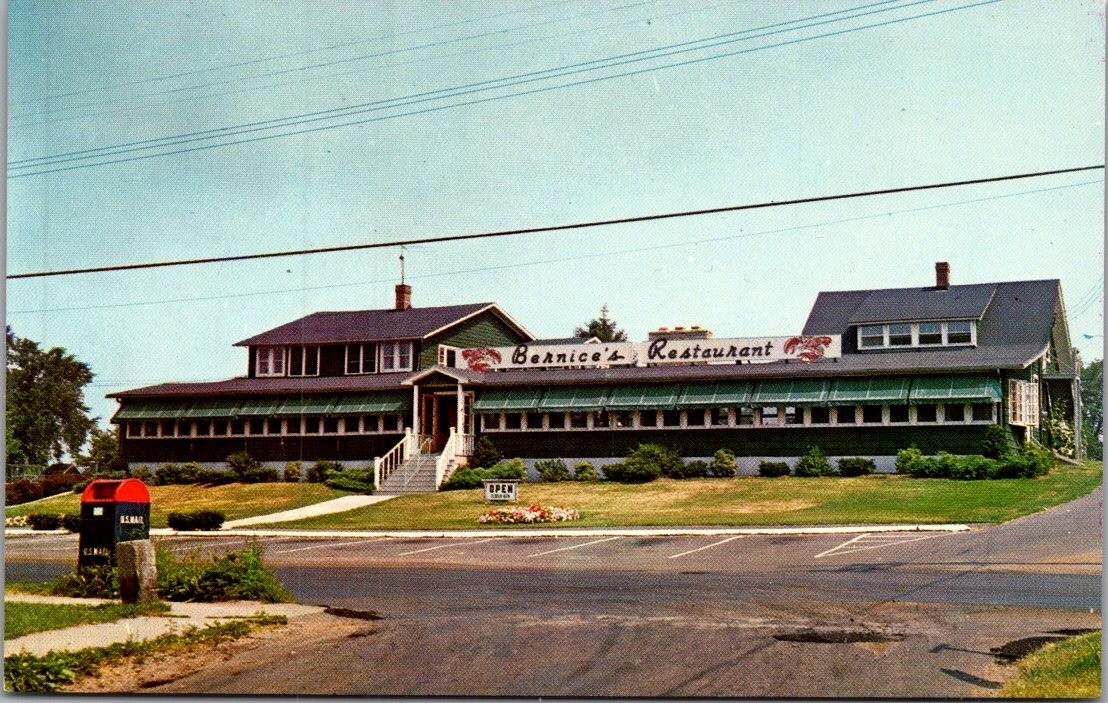 BERNICE\'S RESTAURANT Guilford, Connecticut CT Postcard