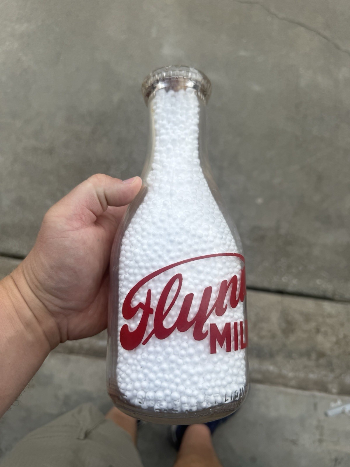 Vintage Flynn Milk Dairy Des Moines Iowa Quart Glass Bottle Red ACL Advertising