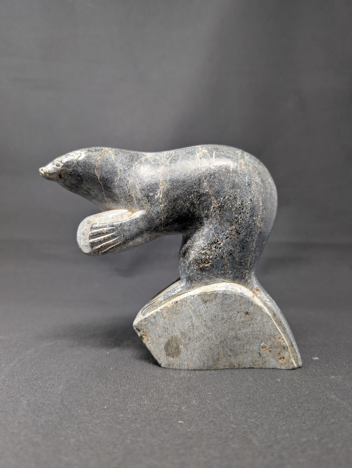 LARGE 1+kg Inuit Soapstone OTTER Carving Peter Nauja Angiju Povungnituk VINTAGE