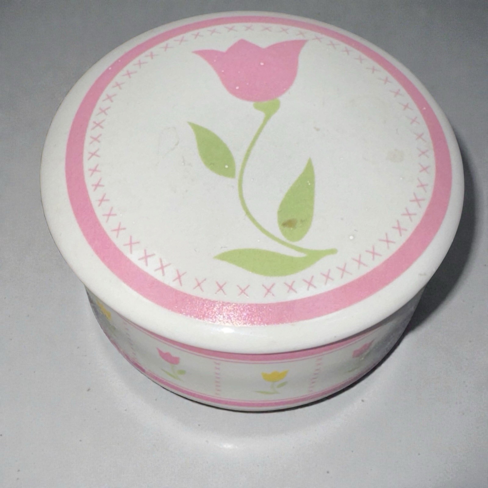Vintage 1987 FTDA Ceramic Floral Round Trinket Box Vintage 1987 FTDA Ceramic Floral Round Trinket Box