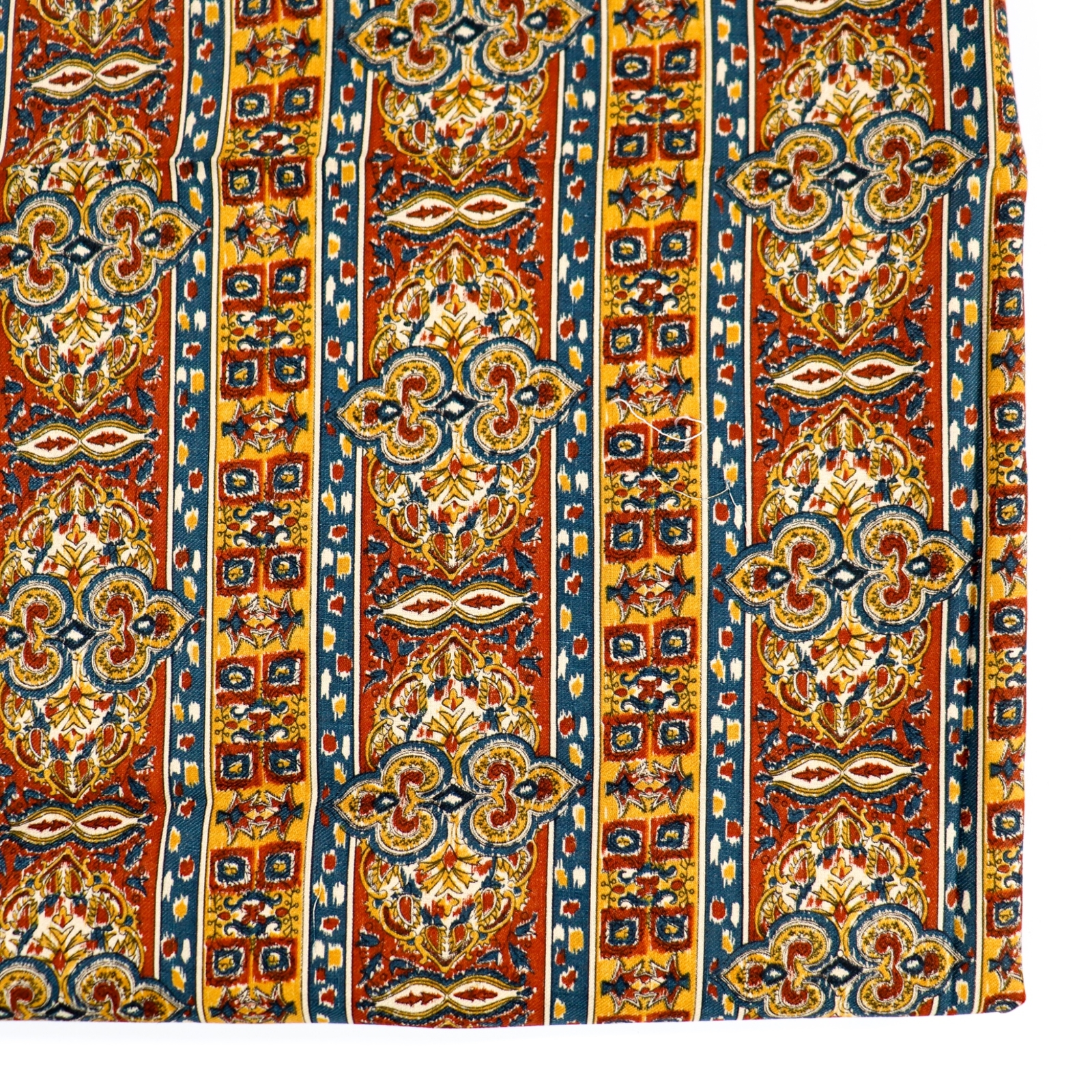 Vintage Cotton Fabric 1930s Shirting Clothing Dressmaking Remnant 36x40 Paisley