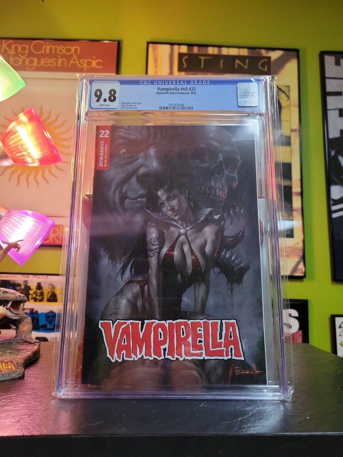 VAMPIRELLA #22 COVER A LUCIO PARRILLO DYNAMITE 2021 CGC 9.8 UNIVERSAL GRADE